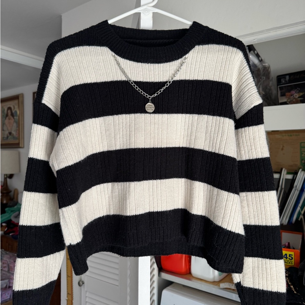 Women’s Black and White Striped Pullover Sweater With Jewelry Necklace